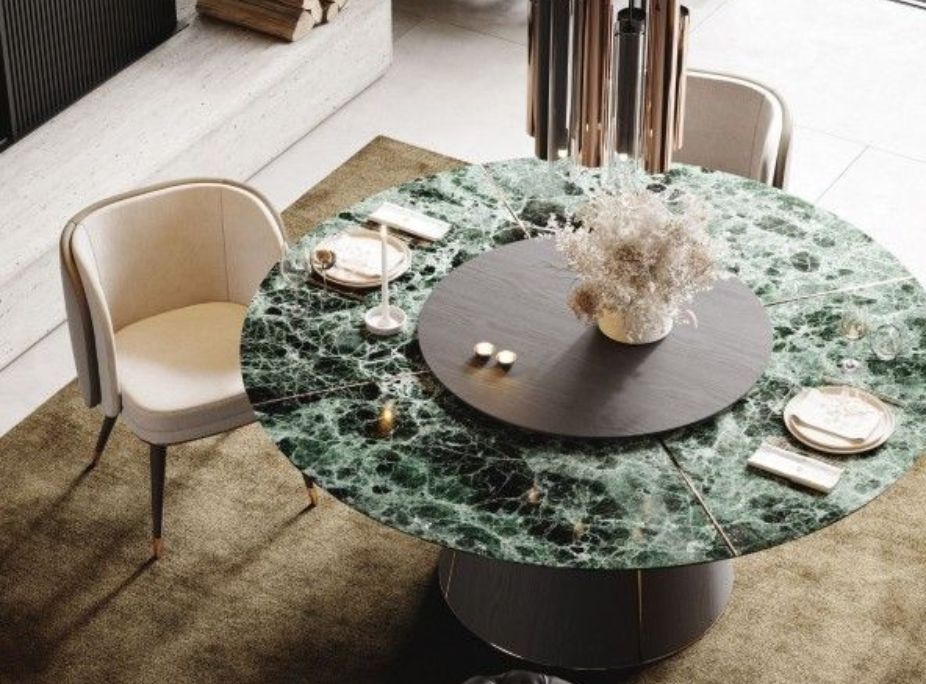 Sillas Ambrose, Mesa de Comedor Giratoria Marilyn, Lámpara de Techo Jazz y Alfombra Leiria