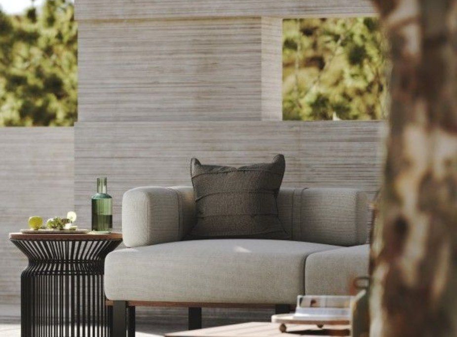 Decoracin exterior Laskasas en balcn o jardn con cojines y sof salim