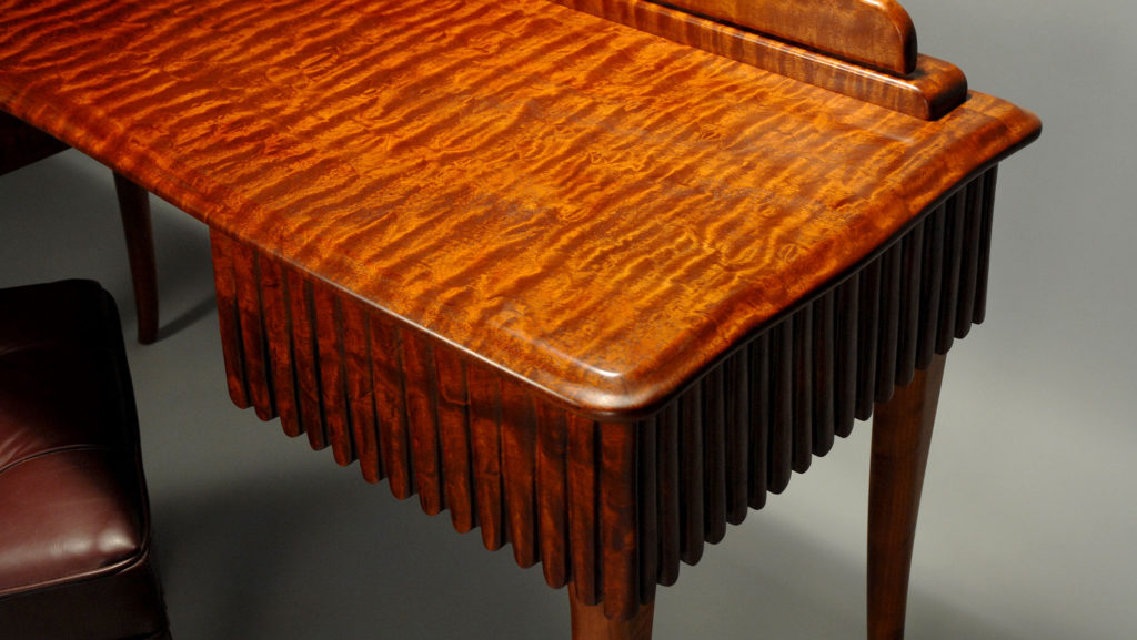 Mahogany woord desk with hand details