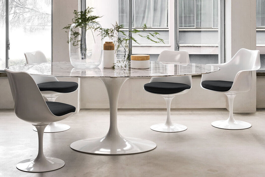Saarinen Tulip table and four chairs in a white, minimalist dining room