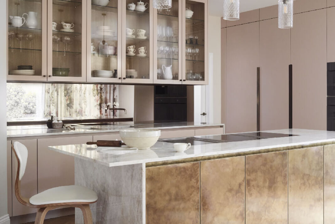 Counter with mirror backsplash in a modern kitchen