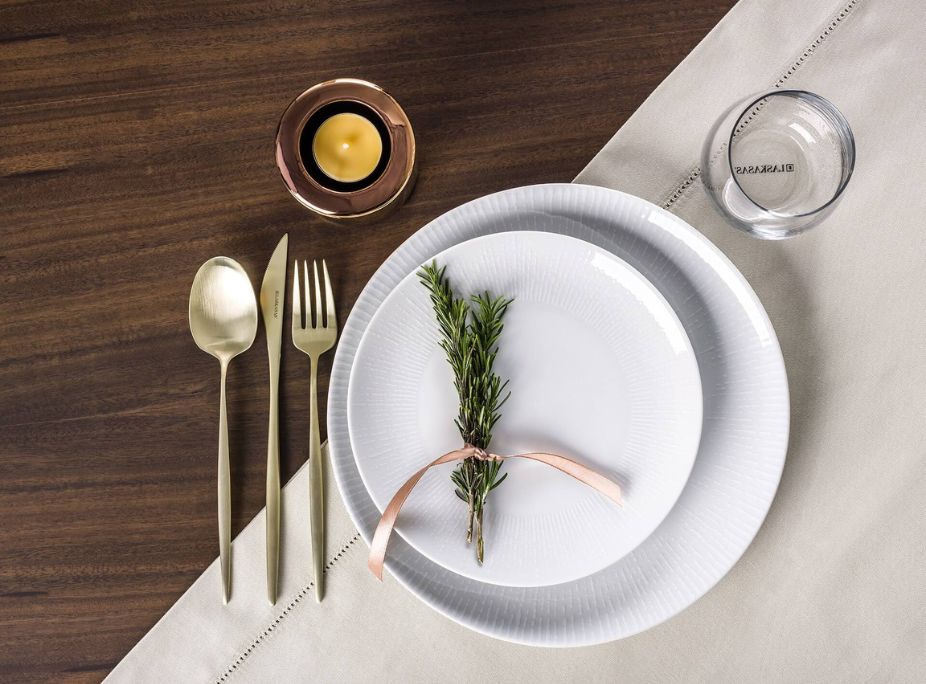 Vajilla blanca y vaso de água Power